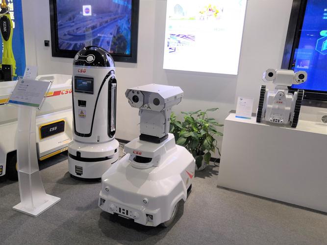 科大智能研发制造的机器人,分别应用于不同场景.澎湃新闻见习记者陈悦
